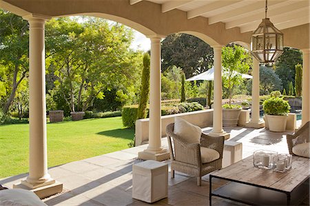 Luxury patio and garden Foto de stock - Sin royalties Premium, Código: 6113-06898868