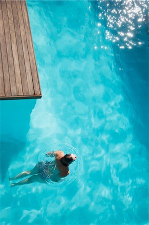 simsearch:6113-07648900,k - Woman in swimming pool Stock Photo - Premium Royalty-Free, Code: 6113-06898812