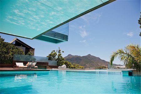 patio - Luxury swimming pool with mountain view Photographie de stock - Premium Libres de Droits, Code: 6113-06898826