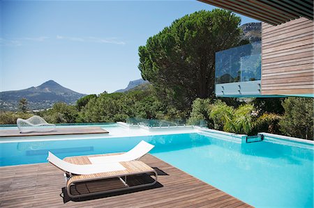 simsearch:6113-07730744,k - Luxury swimming pool with mountain view Photographie de stock - Premium Libres de Droits, Code: 6113-06898830