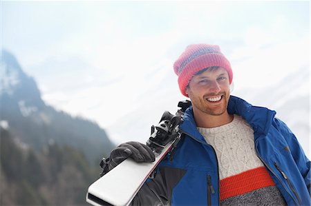 simsearch:6113-06899364,k - Portrait of smiling man holding skis Foto de stock - Sin royalties Premium, Código: 6113-06899316