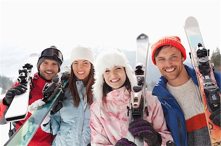 simsearch:6113-06909324,k - Portrait of happy friends with skis Photographie de stock - Premium Libres de Droits, Code: 6113-06899417