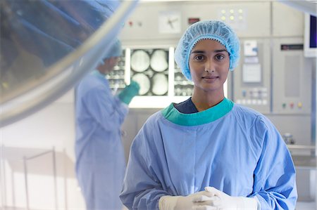 surgeons gloves - Surgeon standing in operating room Stock Photo - Premium Royalty-Free, Code: 6113-06908239