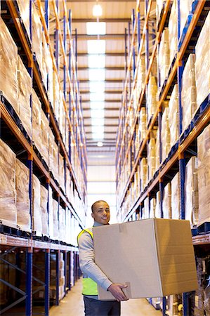 simsearch:649-05801088,k - Worker carrying box in warehouse Stock Photo - Premium Royalty-Free, Code: 6113-06908395