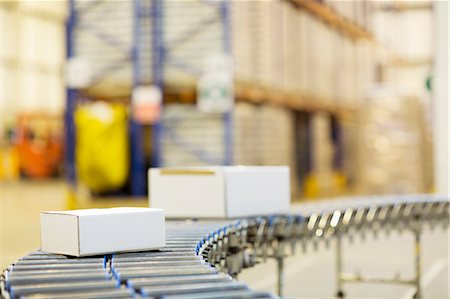 simsearch:6113-07565446,k - Packages on conveyor belt in warehouse Stock Photo - Premium Royalty-Free, Code: 6113-06908337