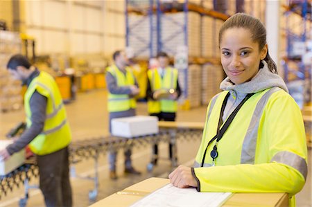 Worker smiling in warehouse Photographie de stock - Premium Libres de Droits, Code: 6113-06908439