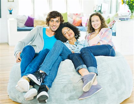 Friends relaxing together in beanbag chair Fotografie stock - Premium Royalty-Free, Codice: 6113-06908631