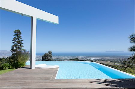 piscine à débordement - Infinity pool overlooking hillside Photographie de stock - Premium Libres de Droits, Code: 6113-06909011