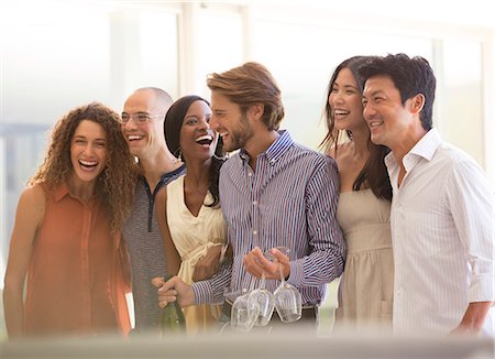 Friends laughing together at party Foto de stock - Sin royalties Premium, Código: 6113-06909102