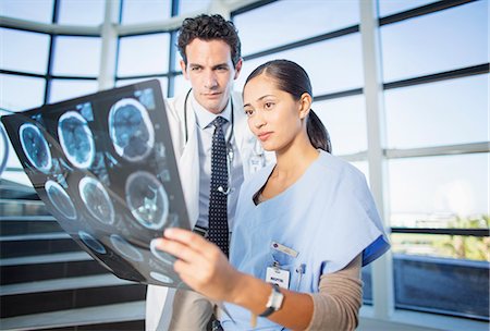 simsearch:649-06623124,k - Doctor and nurse viewing head x-rays on hospital staircase Stock Photo - Premium Royalty-Free, Code: 6113-07146752