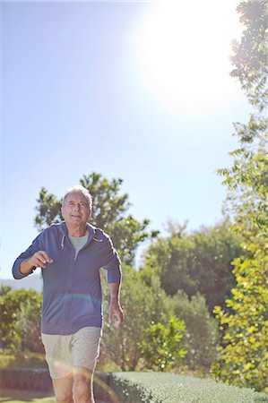 Senior man running in park Fotografie stock - Premium Royalty-Free, Codice: 6113-07146894