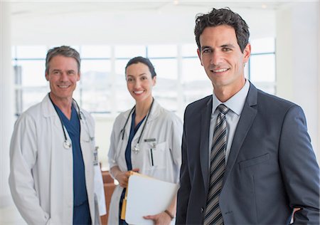 experto (hombre y mujer) - Portrait of confident businessman and doctors Foto de stock - Sin royalties Premium, Código: 6113-07146818