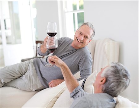 simsearch:6113-07148030,k - Senior men toasting wine glasses Photographie de stock - Premium Libres de Droits, Code: 6113-07146824