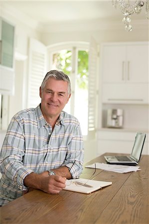 simsearch:6113-07146880,k - Portrait of senior man at kitchen table Foto de stock - Sin royalties Premium, Código: 6113-07146943