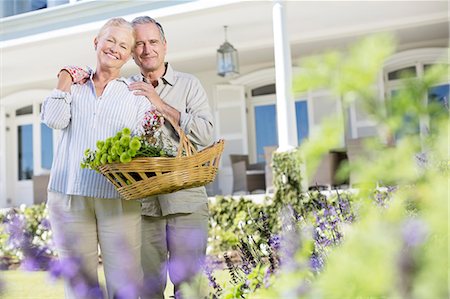Portrait of senior couple hugging in garden Stock Photo - Premium Royalty-Free, Code: 6113-07146914