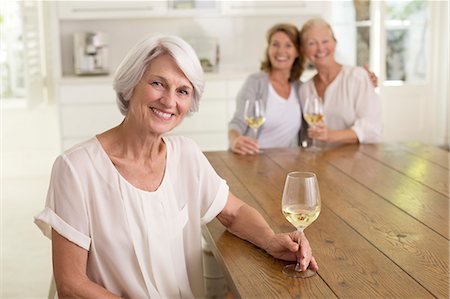 simsearch:6113-07146829,k - Senior women drinking white wine in kitchen Foto de stock - Sin royalties Premium, Código: 6113-07146915