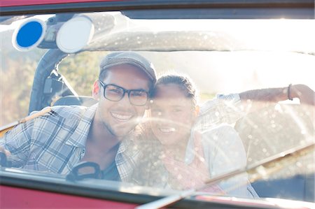 simsearch:6113-07147043,k - Portrait of smiling couple in sport utility vehicle Stock Photo - Premium Royalty-Free, Code: 6113-07147080