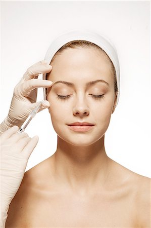 rostro - Doctor injecting botox into woman's face Foto de stock - Sin royalties Premium, Código: 6113-07147278