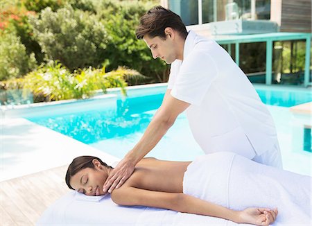spa - Woman receiving massage poolside at spa Photographie de stock - Premium Libres de Droits, Code: 6113-07147460