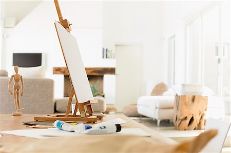 easel - Easel and paint tubes on table Stock Photo - Premium Royalty-Free, Code: 6113-07147551