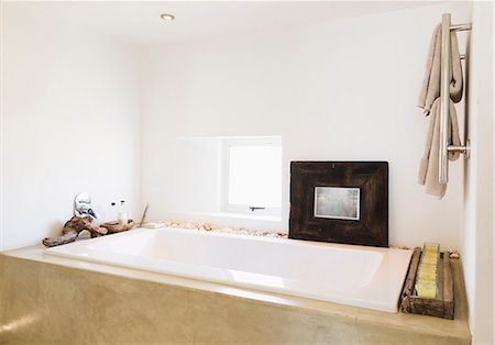 Bathtub in modern bathroom Stock Photo - Premium Royalty-Free, Code: 6113-07147554