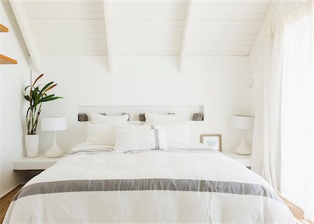 pieza - Modern bedroom Foto de stock - Sin royalties Premium, Código: 6113-07147556