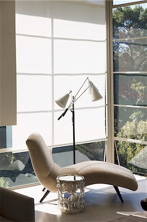 penumbra - Chaise by window Foto de stock - Sin royalties Premium, Código: 6113-07147573