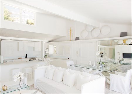 Kitchen and living room in modern home Foto de stock - Sin royalties Premium, Código: 6113-07147529