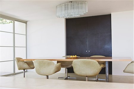 Modern dining room Photographie de stock - Premium Libres de Droits, Code: 6113-07147624