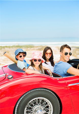 freedom family - Portrait of smiling family in convertible at beach Stock Photo - Premium Royalty-Free, Code: 6113-07147708