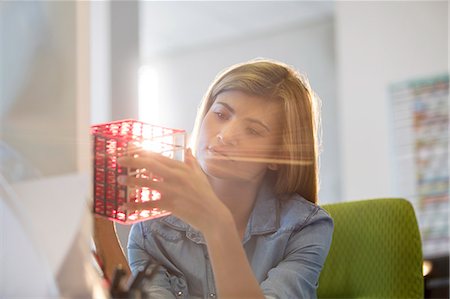 simsearch:6113-07147910,k - Businesswoman examining cube at desk in office Photographie de stock - Premium Libres de Droits, Code: 6113-07147853