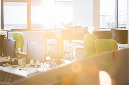 desenfocado - Sunlight streaming into empty office Foto de stock - Sin royalties Premium, Código: 6113-07147869