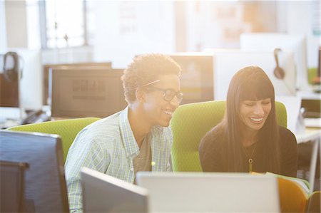 smile at work - Business people in office Foto de stock - Sin royalties Premium, Código: 6113-07147872