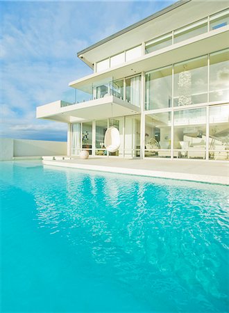 simsearch:6113-07147548,k - Swimming pool outside modern house Foto de stock - Sin royalties Premium, Código: 6113-07147831