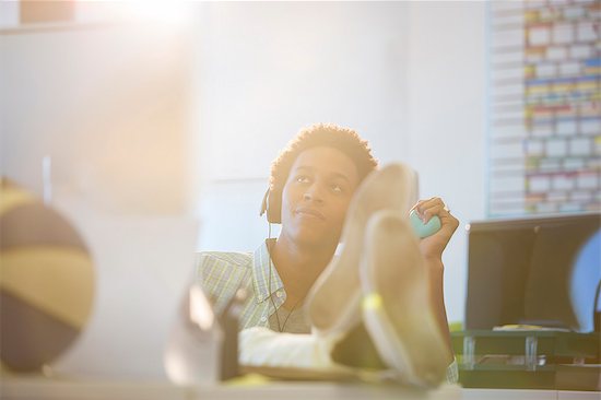 Businessman relaxing at desk in office Photographie de stock - Premium Libres de Droits, Le code de l’image : 6113-07147839