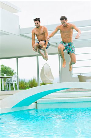 simsearch:649-08564011,k - Men jumping into swimming pool Foto de stock - Sin royalties Premium, Código: 6113-07148011