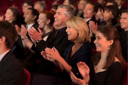 Clapping theater audience Photographie de stock - Premium Libres de Droits, Code: 6113-07159353