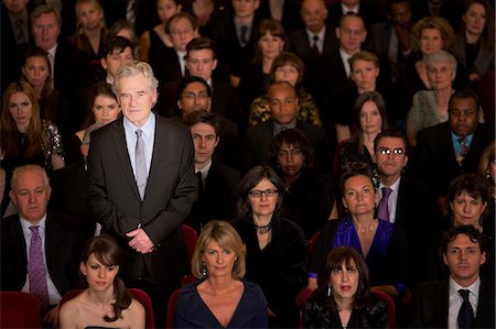 publicidad - Serious man standing in theater audience Foto de stock - Sin royalties Premium, Código: 6113-07159364