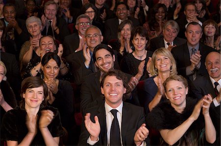Clapping theater audience Photographie de stock - Premium Libres de Droits, Code: 6113-07159370