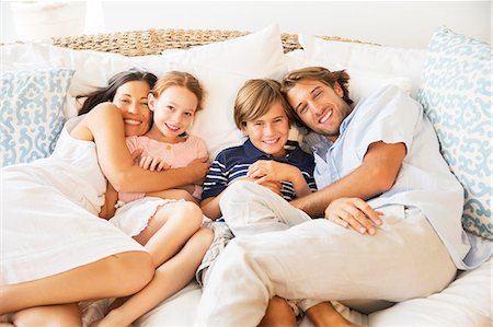 simsearch:6113-07242535,k - Family relaxing together on sofa Stock Photo - Premium Royalty-Free, Code: 6113-07159497