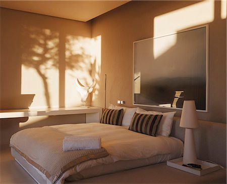 simsearch:6113-07159475,k - Reflection of trees on wall in modern bedroom Stock Photo - Premium Royalty-Free, Code: 6113-07159785