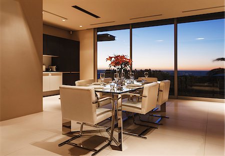 Set table in modern dining room Foto de stock - Sin royalties Premium, Código: 6113-07159800