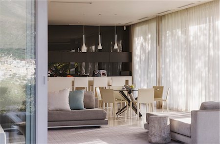 salón - Sofa and dining table in modern living space Foto de stock - Sin royalties Premium, Código: 6113-07159814