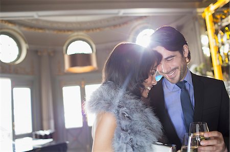 simsearch:6113-07564730,k - Well dressed couple drinking champagne in luxury bar Foto de stock - Sin royalties Premium, Código: 6113-07159991