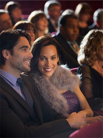 Portrait of smiling woman in theater audience Photographie de stock - Premium Libres de Droits, Code: 6113-07160086