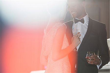 ropa de etiqueta - Well dressed couple drinking champagne and cocktail Foto de stock - Sin royalties Premium, Código: 6113-07160088