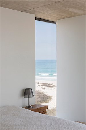 simsearch:6113-07160232,k - Modern bedroom with ocean view Foto de stock - Sin royalties Premium, Código: 6113-07160153