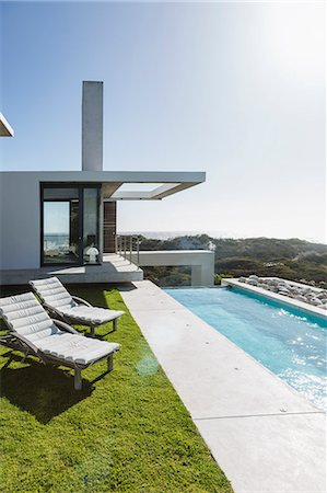 simsearch:6113-06753929,k - Lounge chairs and lap pool outside modern house Stock Photo - Premium Royalty-Free, Code: 6113-07160227