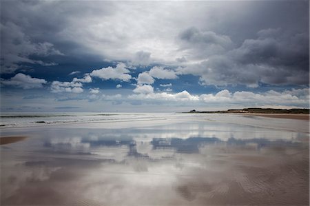 simsearch:6113-07160363,k - Reflection of clouds on beach at low tide Stock Photo - Premium Royalty-Free, Code: 6113-07160372