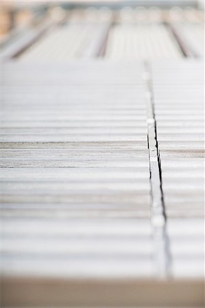 Close up of conveyor belt in factory Stockbilder - Premium RF Lizenzfrei, Bildnummer: 6113-07160307